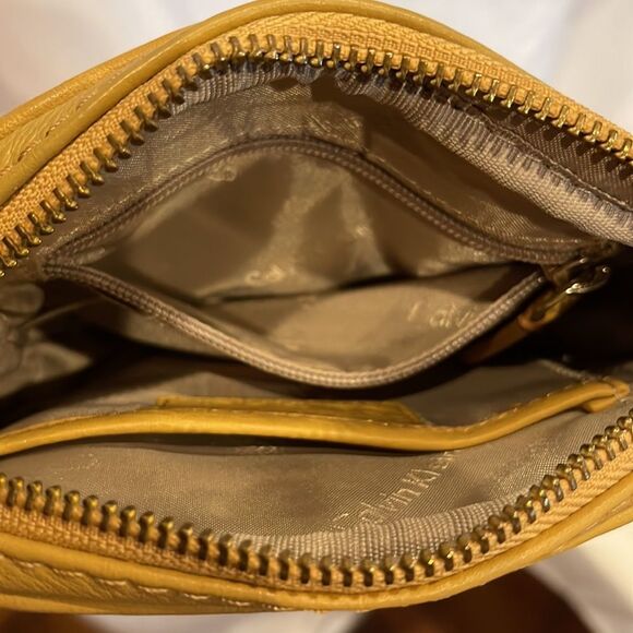 Calvin Klein crossbody small purse - Picture 6 of 6